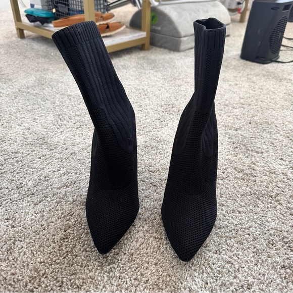 Steve Madden black heeled booties, like new! Size 7.5 - Picture 6 of 7